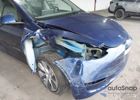 2023 Tesla Model Y Awd/Long Range Dual Motor All-Wheel Drive z USA, uszkodzony, nr VIN 7SAYGAEE9PF873897